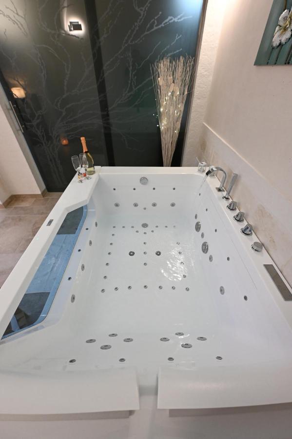 Suite Laurel Spa Con Idromassaggio Φαζάνο Εξωτερικό φωτογραφία